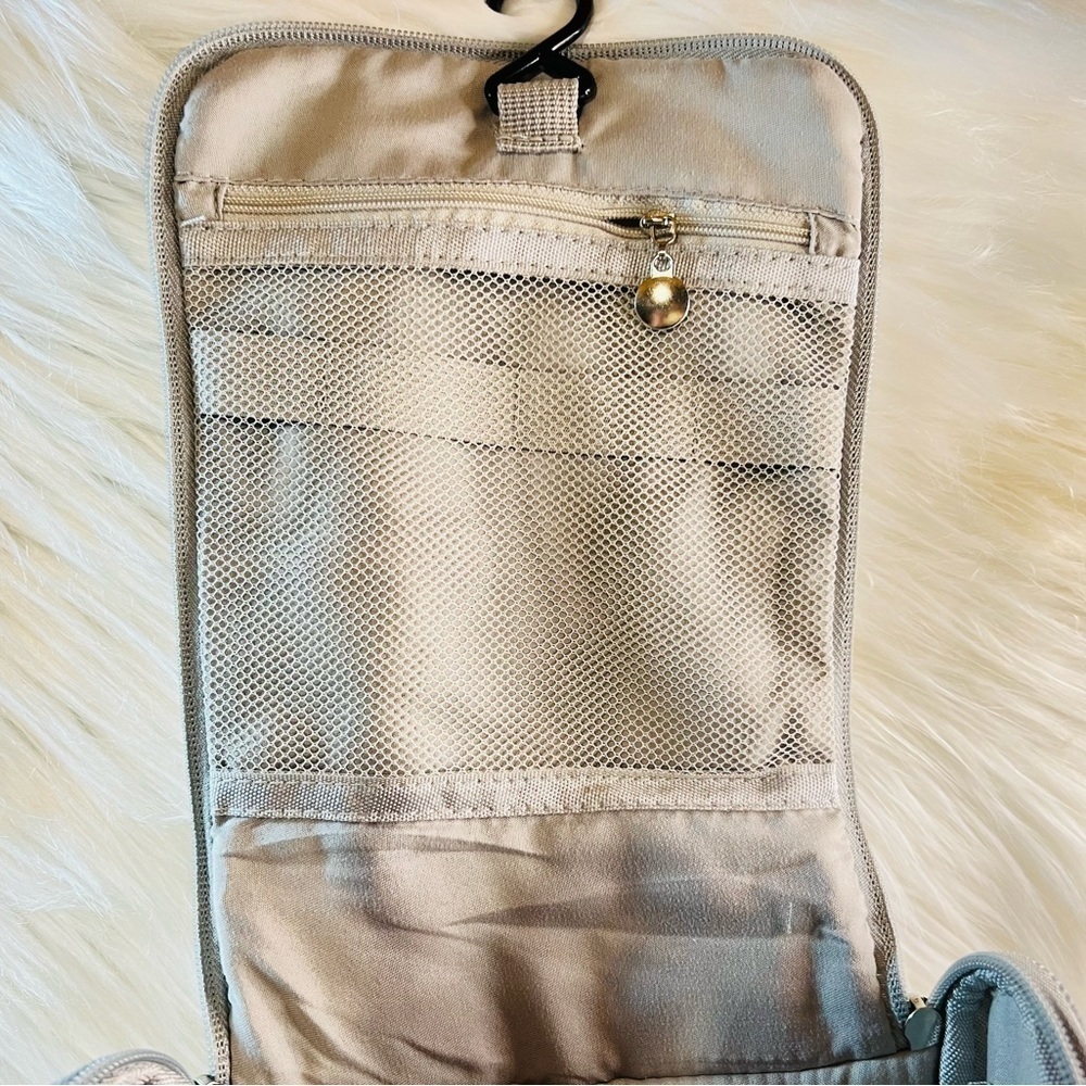 Hanging Toiletry Bag - Picture 6 of 11